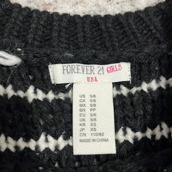 10/$30 Forever 21 Girls Bejewelled Knit Sweater + Bonus Top - Picture 4 of 11